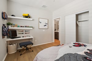 17th St E-S0212-019.jpg