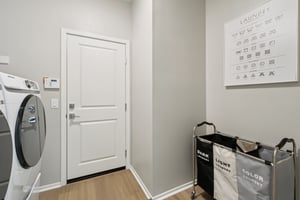 17th St E-S0212-024.jpg