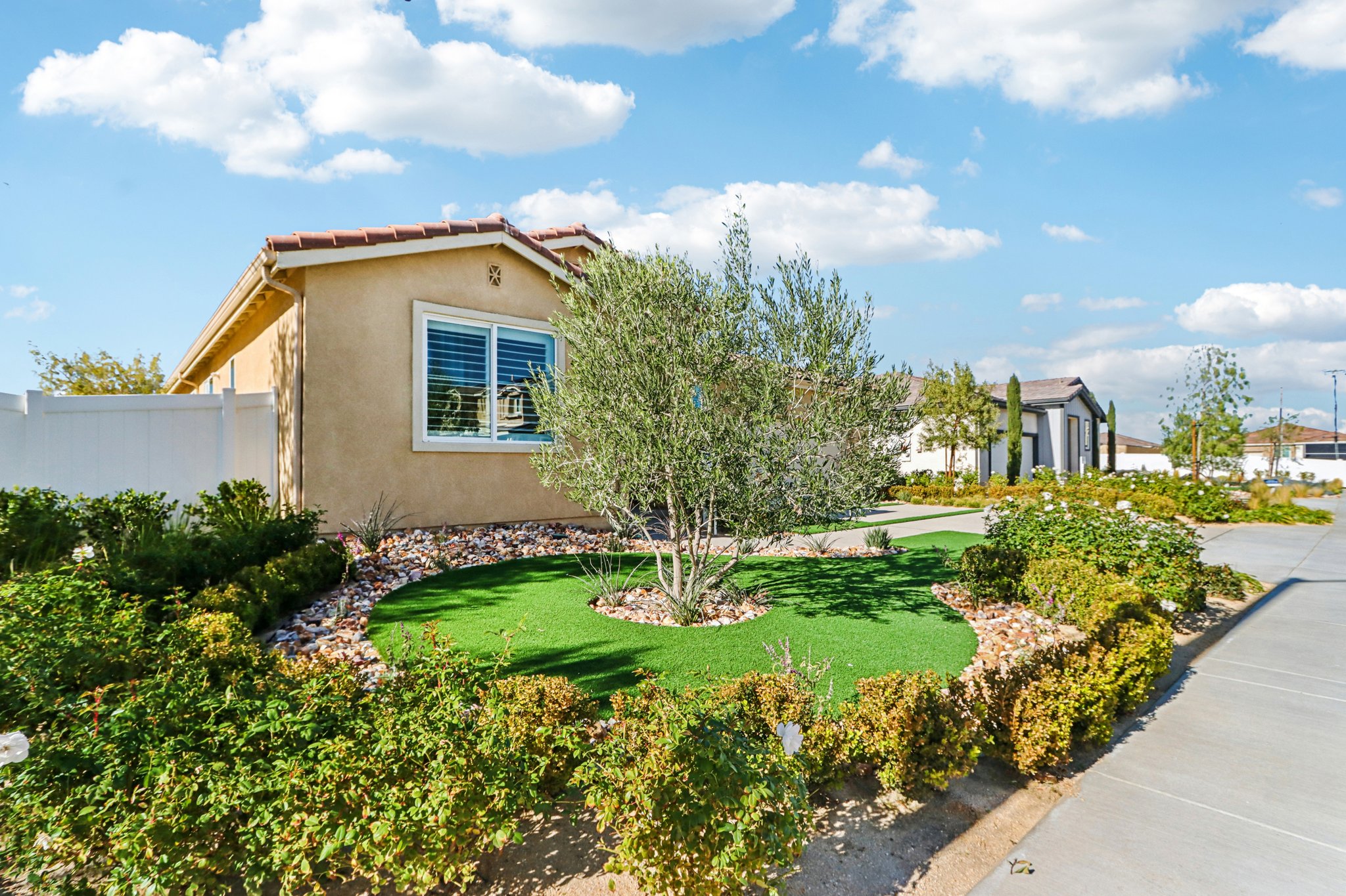 17th St E-S0212-002.jpg