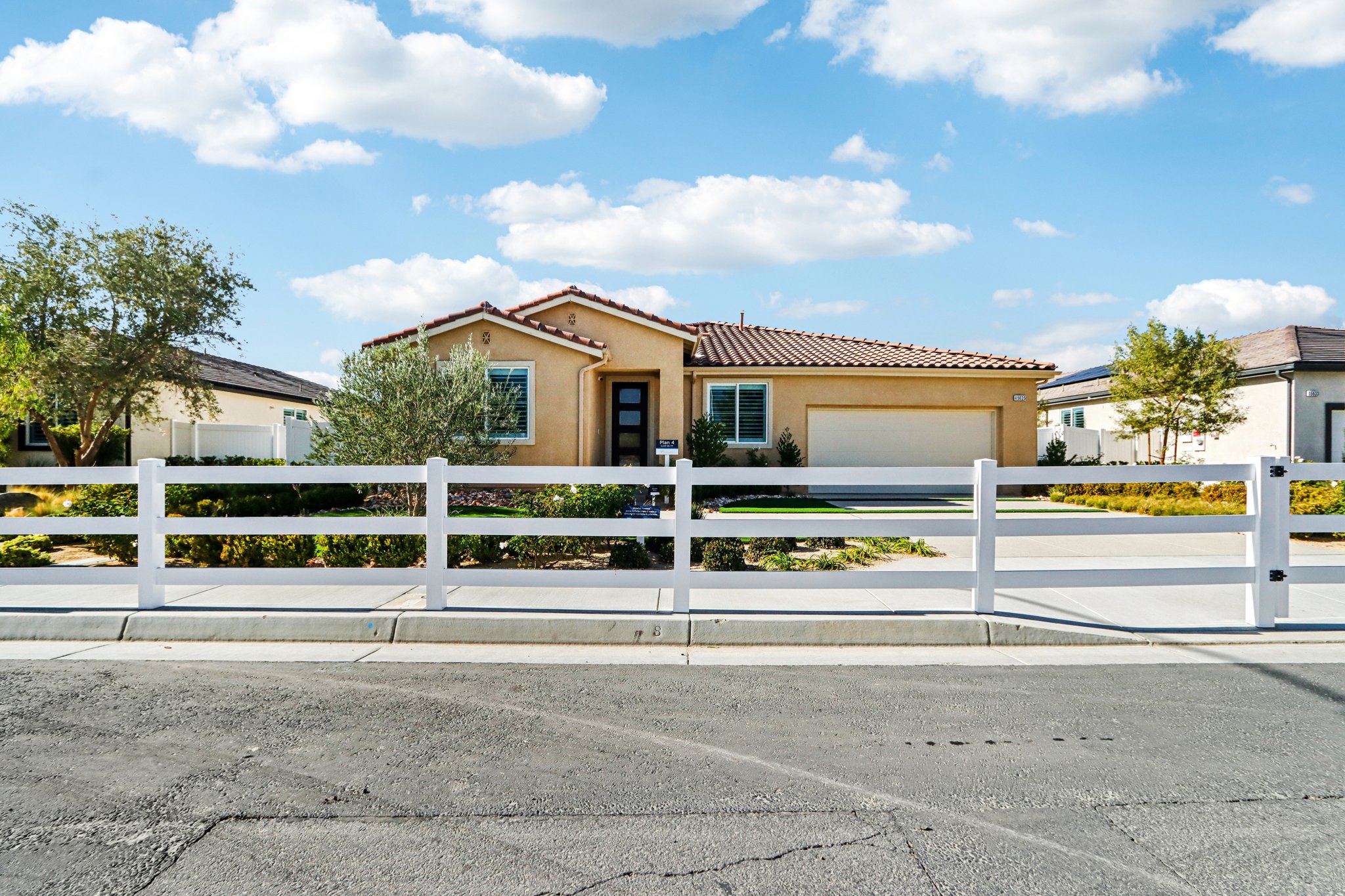 17th St E-S0212-003.jpg