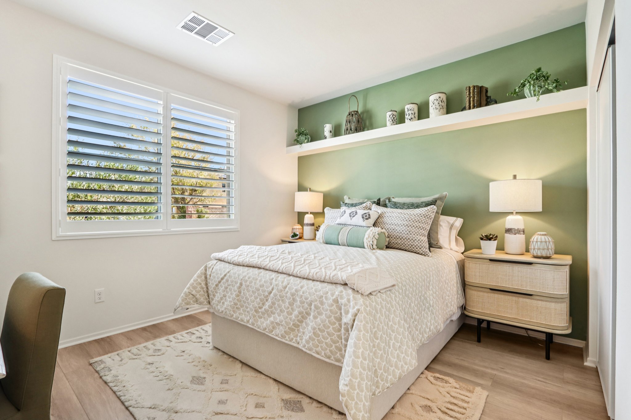 17th St E-S0212-010.jpg