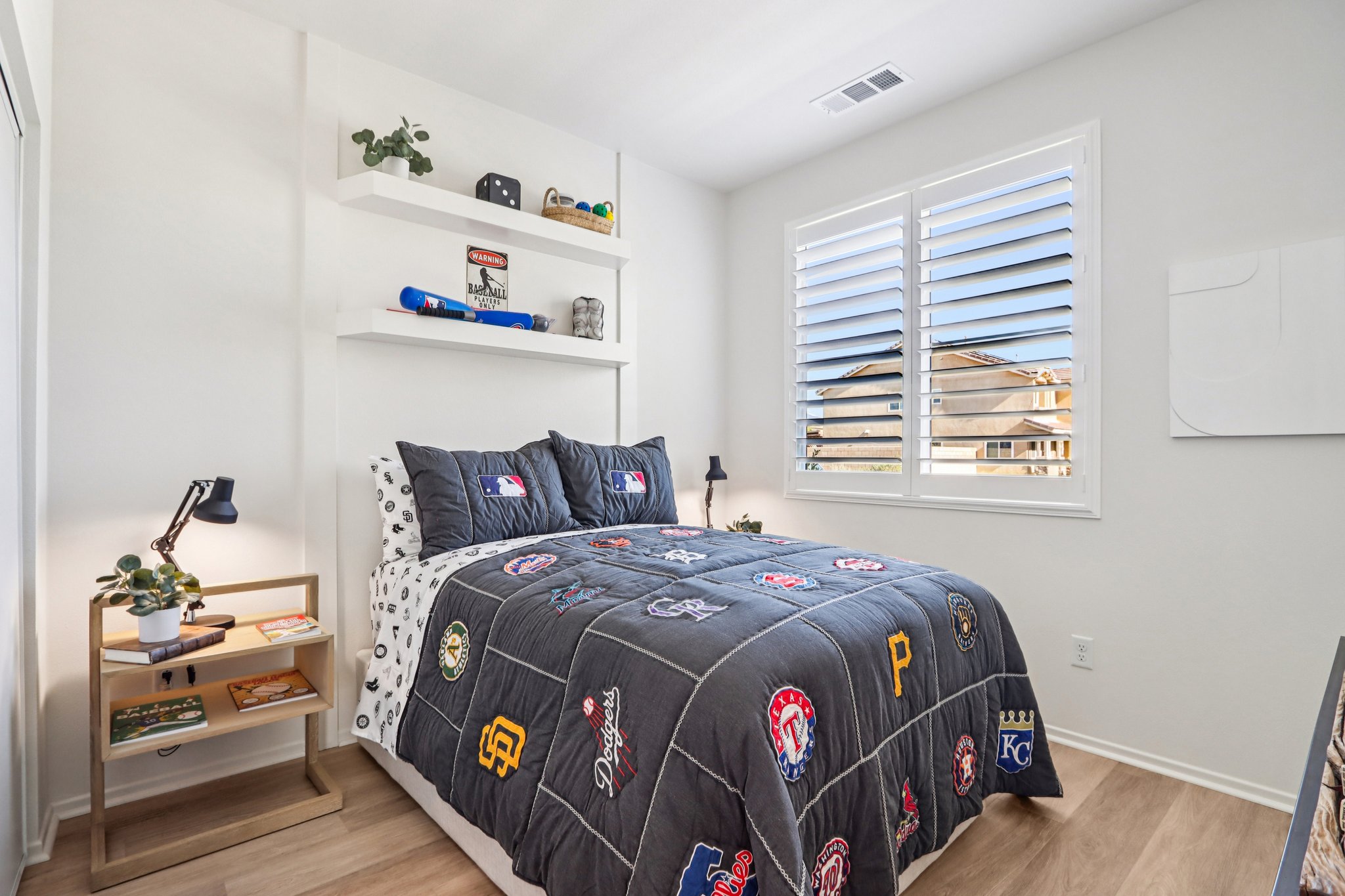 17th St E-S0212-015.jpg