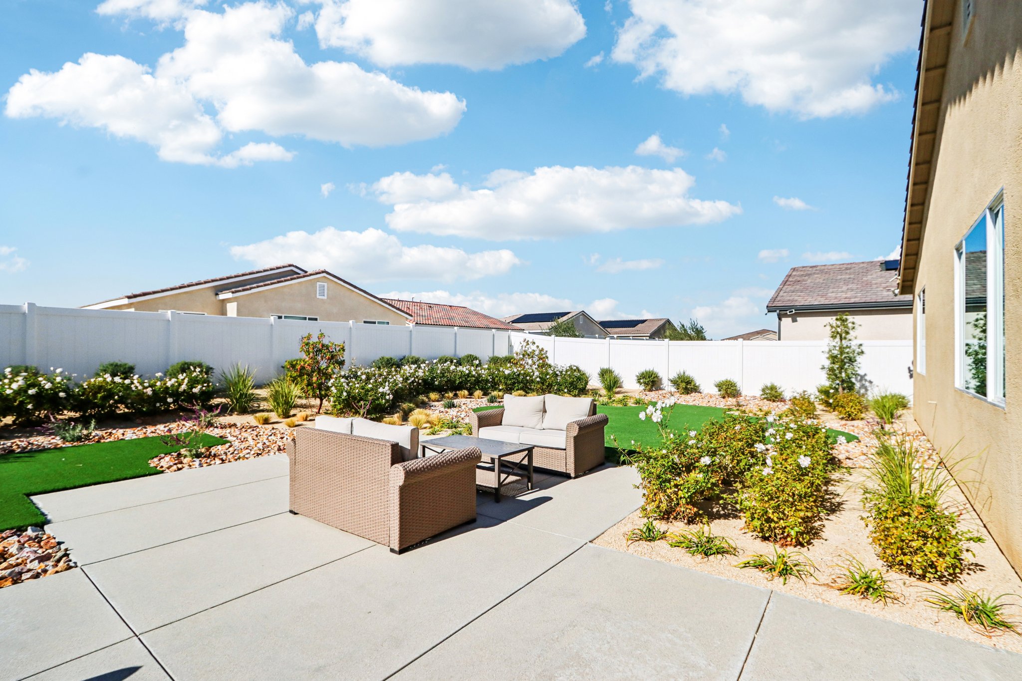 17th St E-S0212-021.jpg