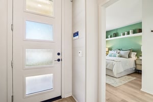 17th St E-S0212-004.jpg