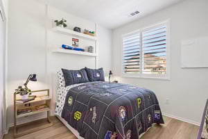 17th St E-S0212-015.jpg