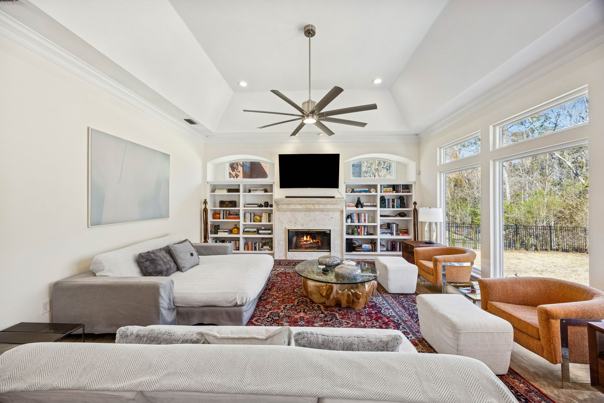 LOTS OF NATURAL LIGHT