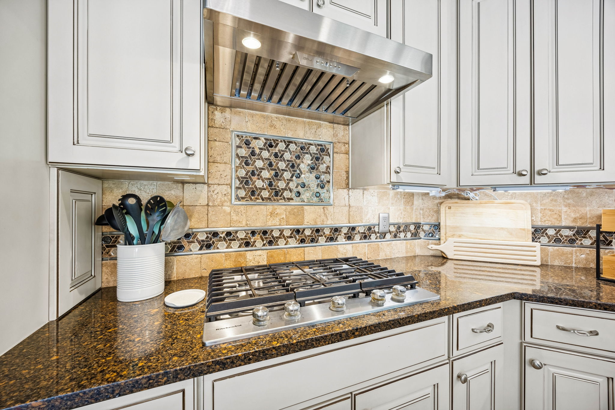 GAS RANGE & STAINLESS STEEL HOOD