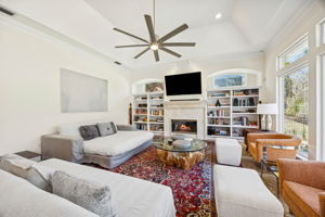 SPACIOUS FAMILY ROOM