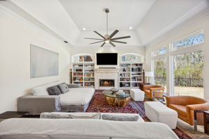 LOTS OF NATURAL LIGHT