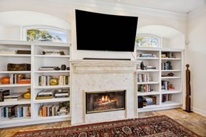 GAS FIREPLACE & BUILT INS