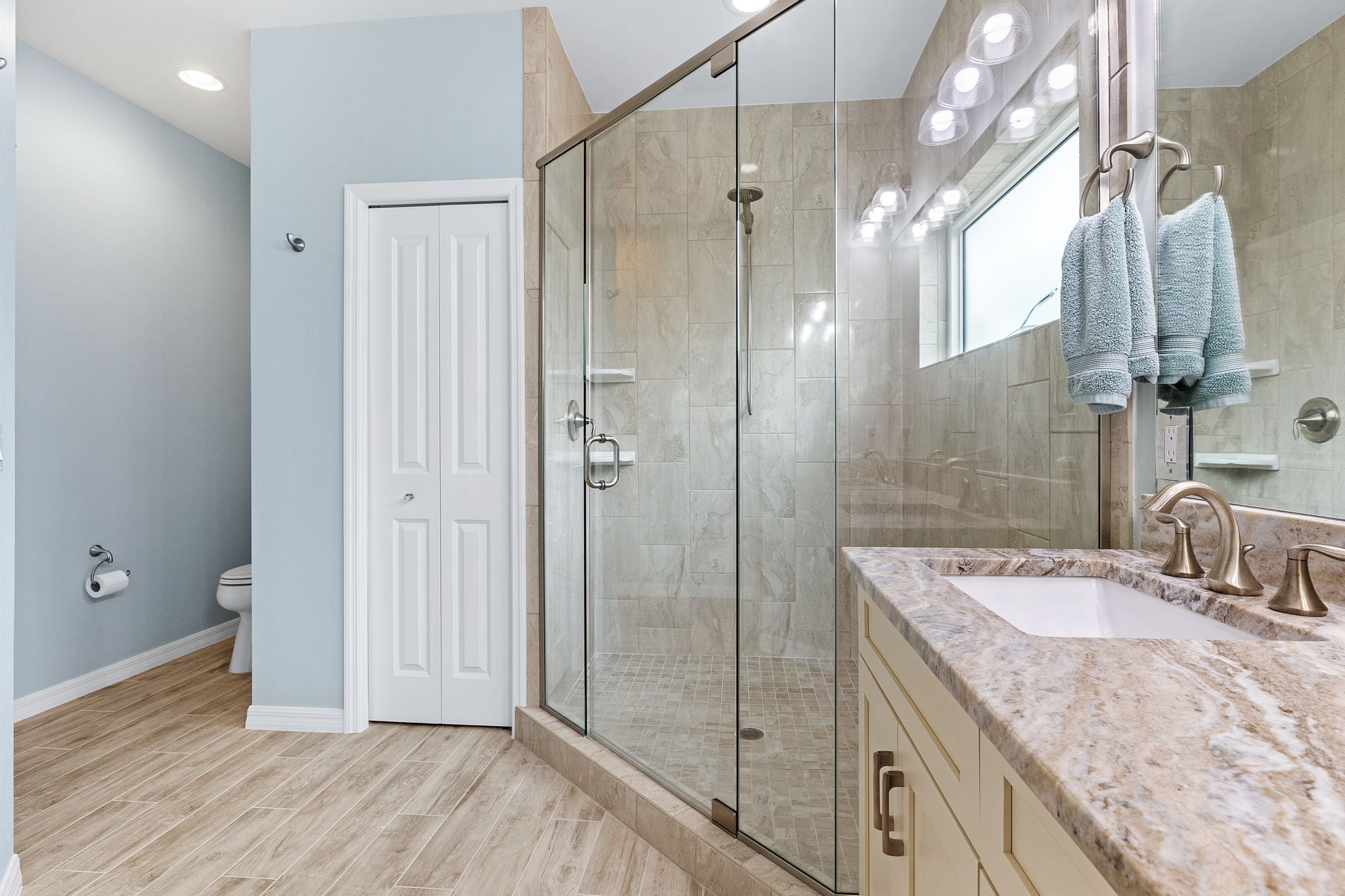 Primary bathroom (3)