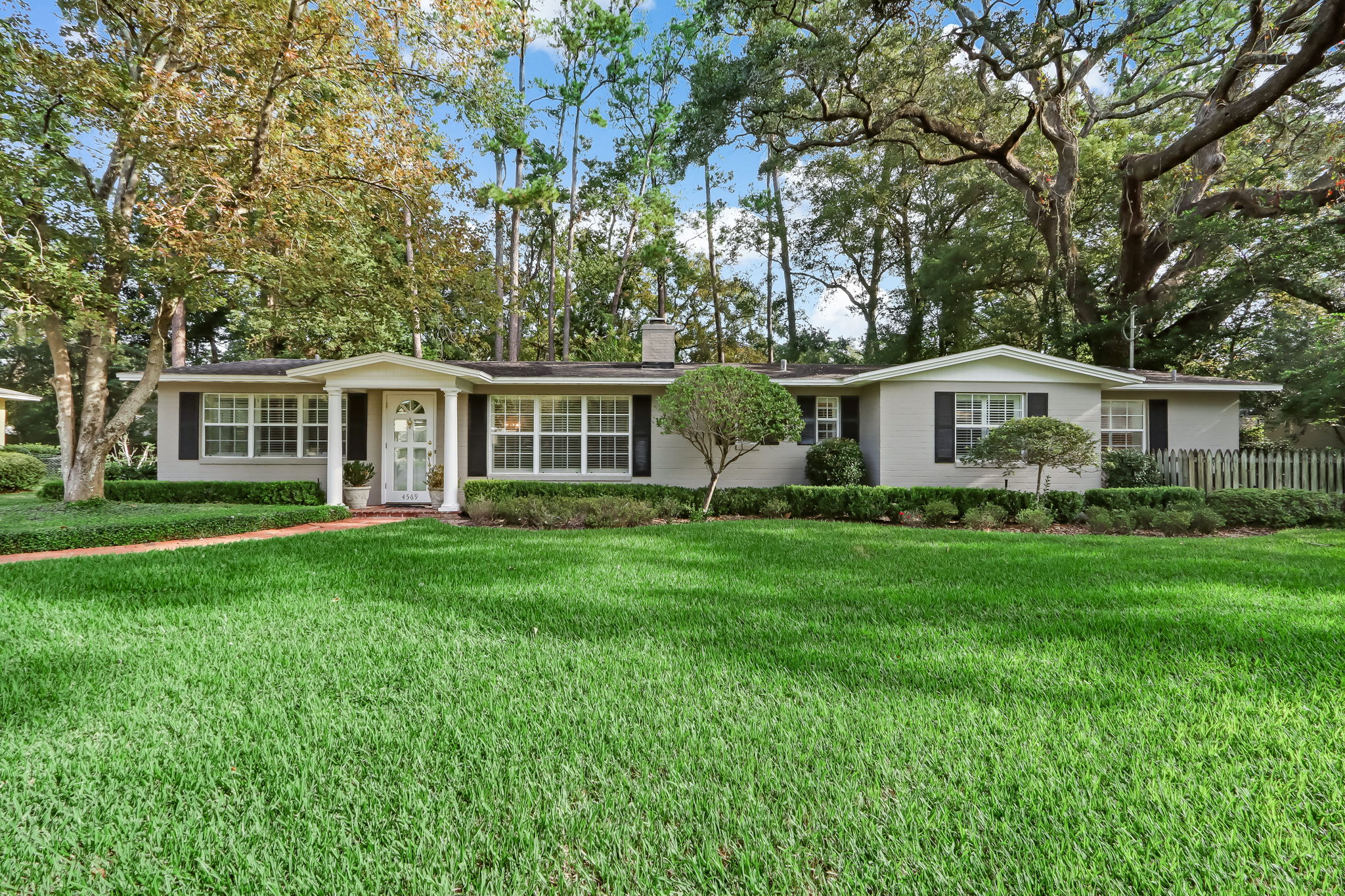 Welcome to 4569 Huntington Rd