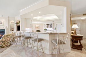 Kitchen/Breakfast Bar