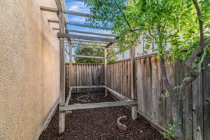 042_ 457 Calistoga Cir