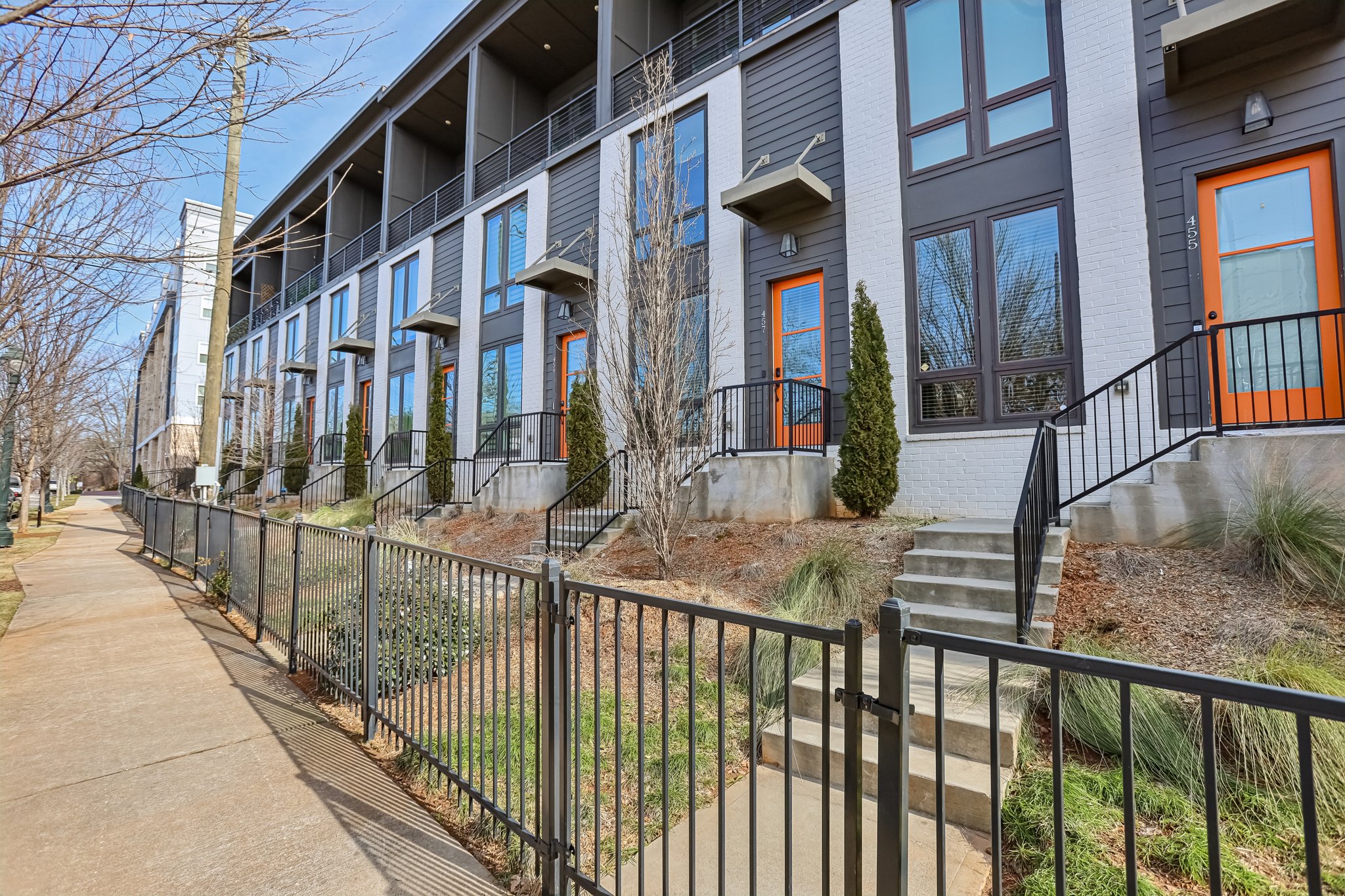 Parkway Dr NE-002.jpg