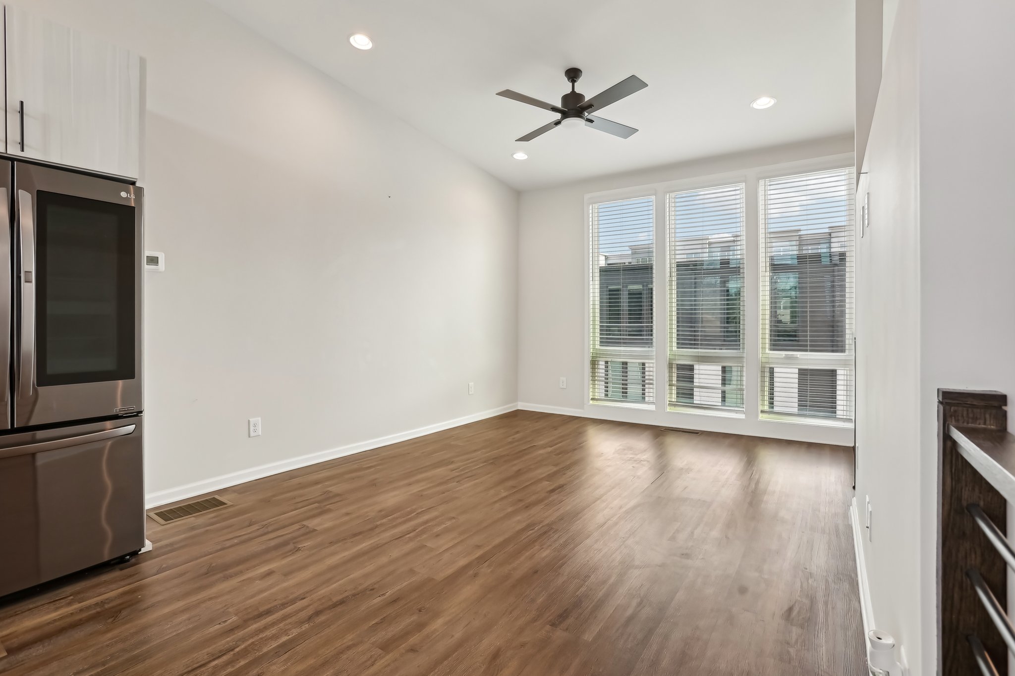 Parkway Dr NE-006.jpg