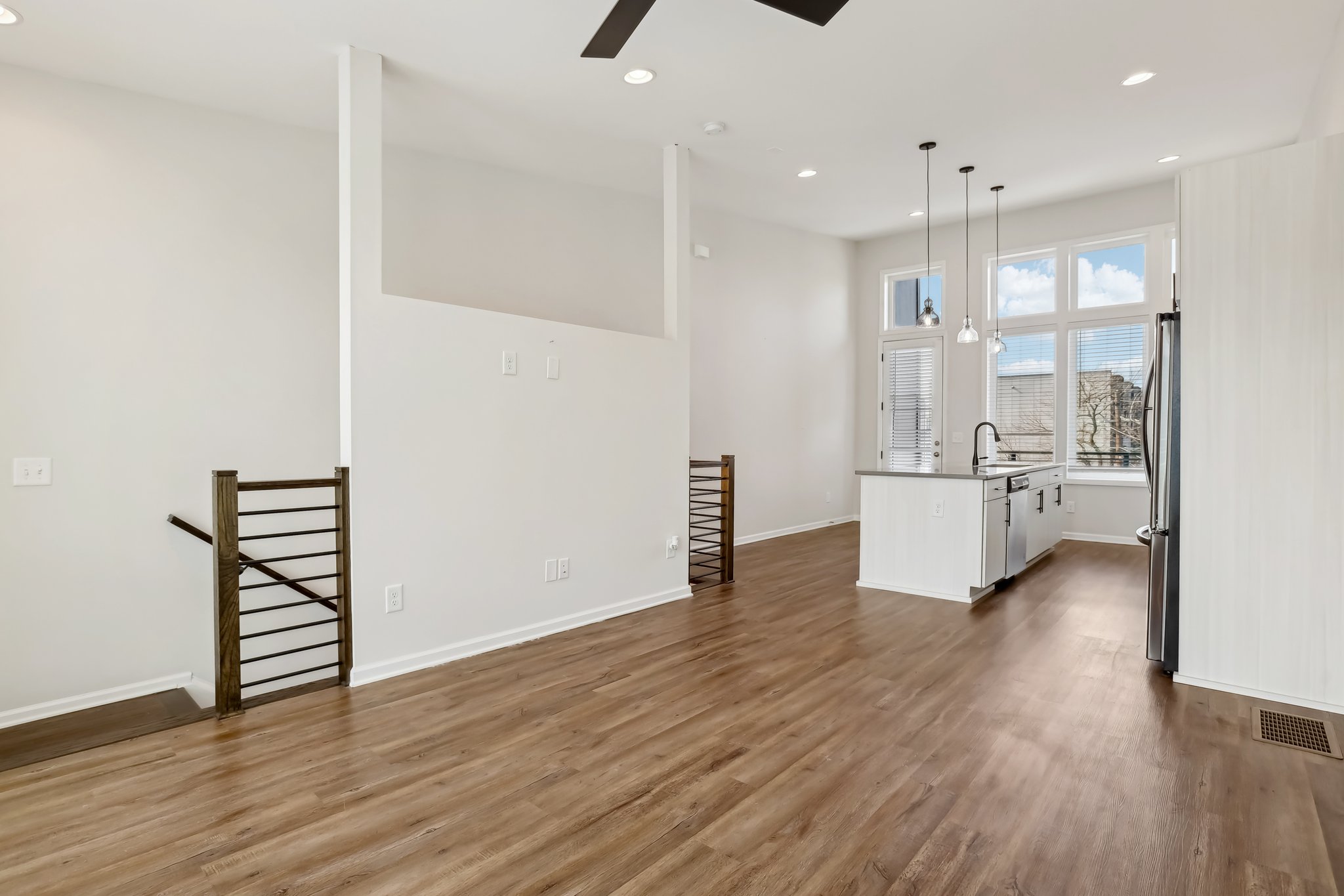 Parkway Dr NE-007.jpg