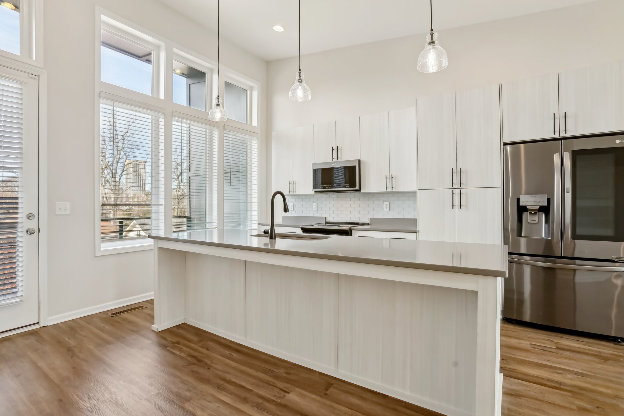 Parkway Dr NE-013.jpg