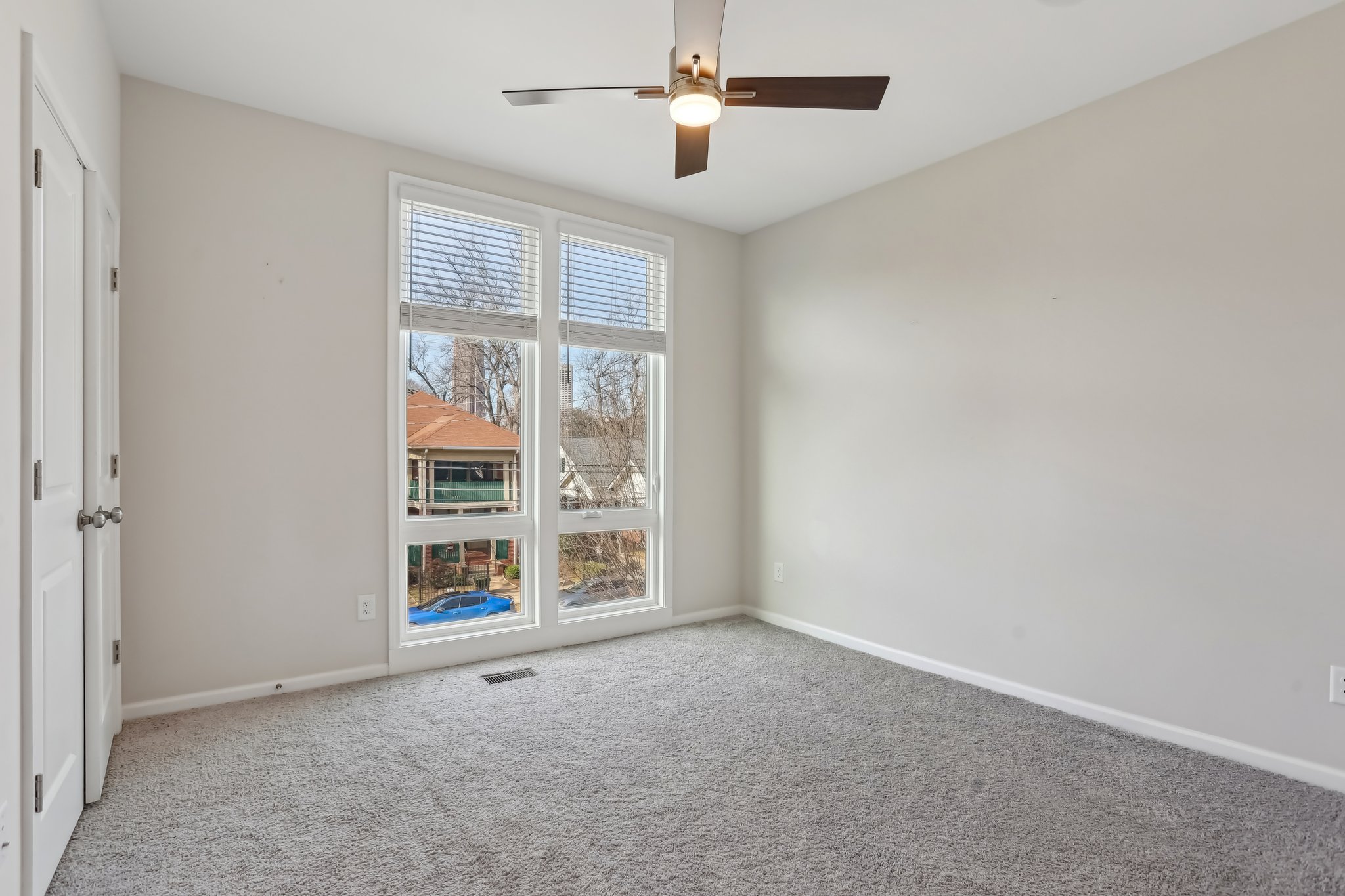 Parkway Dr NE-025.jpg