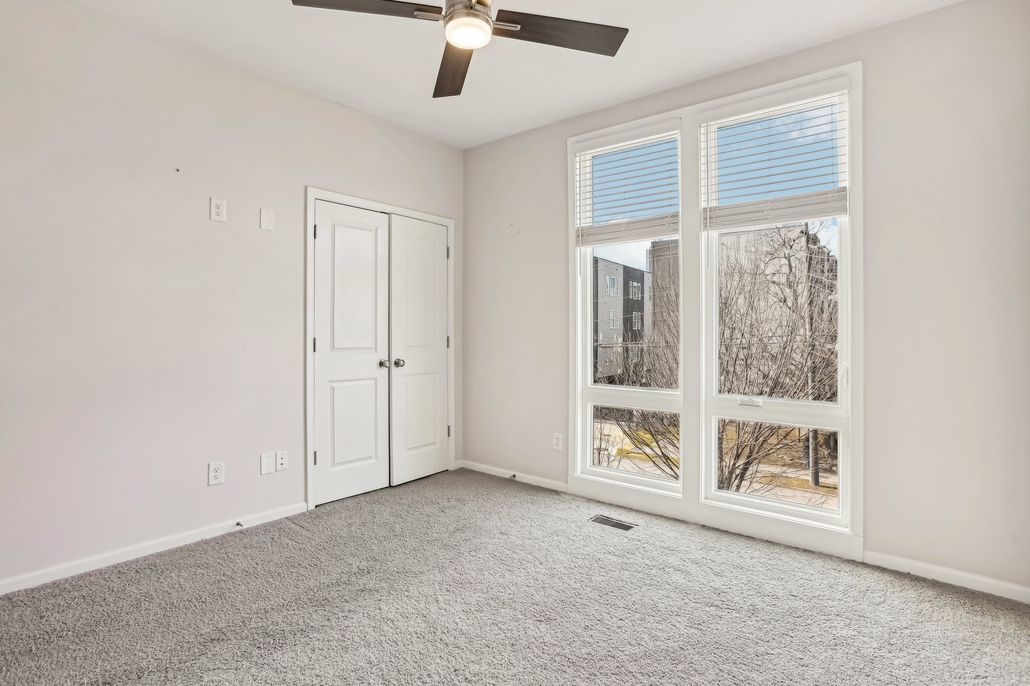 Parkway Dr NE-029.jpg