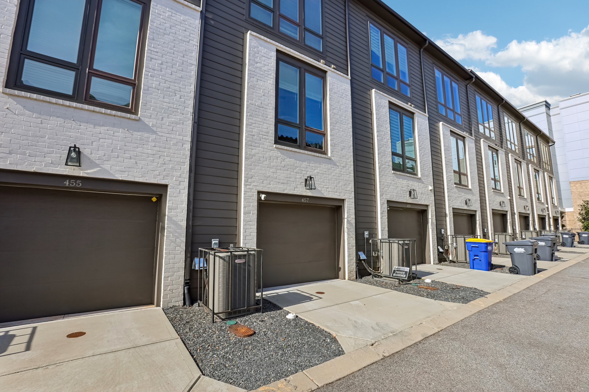 Parkway Dr NE-039.jpg