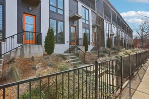 Parkway Dr NE-003.jpg