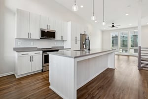 Parkway Dr NE-009.jpg