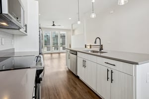 Parkway Dr NE-010.jpg