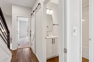 Parkway Dr NE-016.jpg