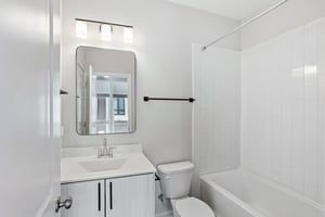 Parkway Dr NE-019.jpg