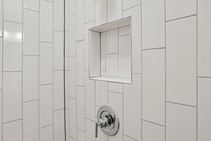 Parkway Dr NE-023.jpg
