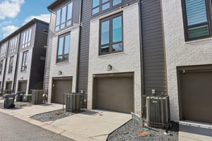 Parkway Dr NE-037.jpg