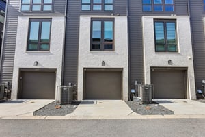 Parkway Dr NE-038.jpg