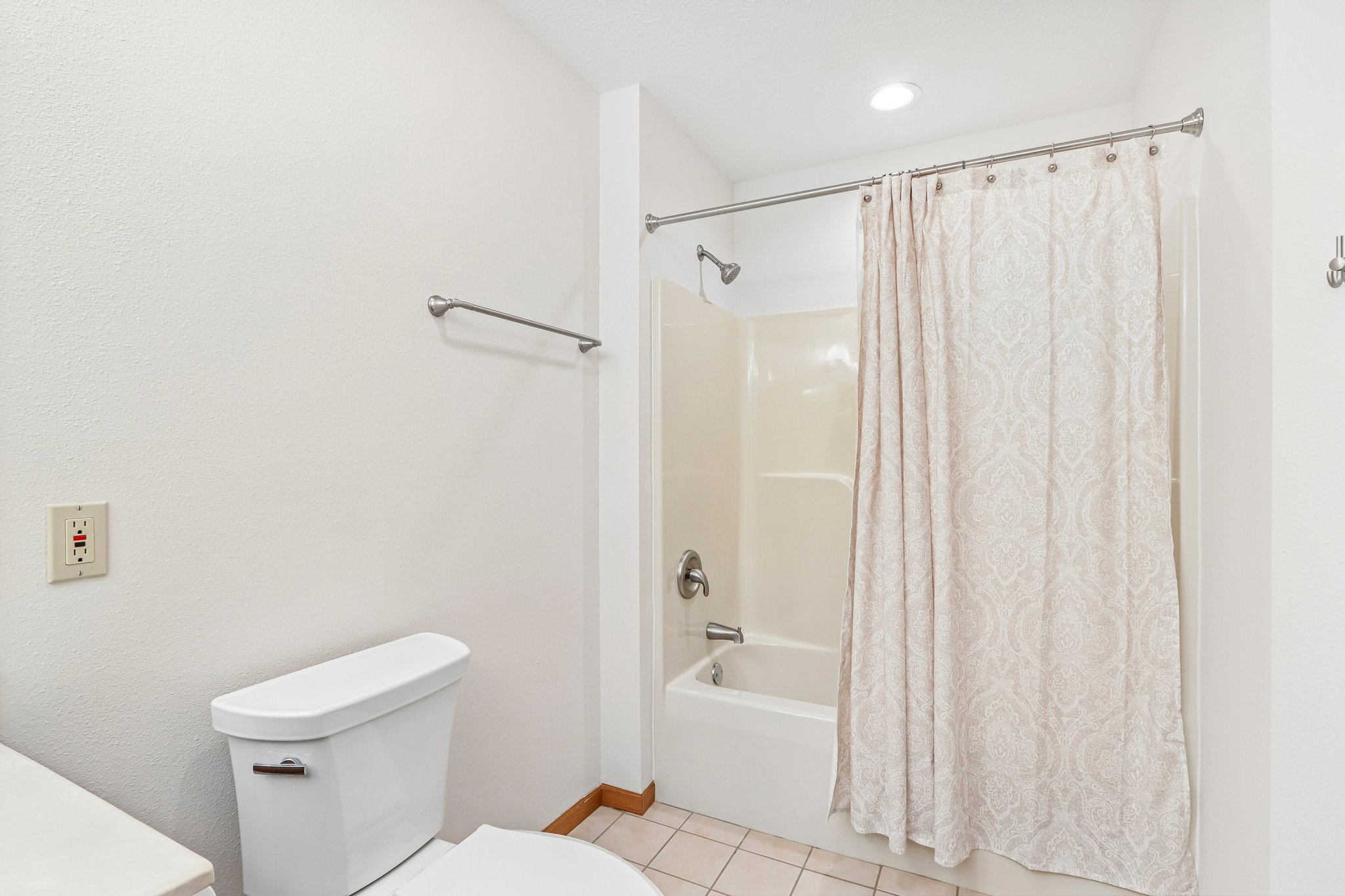 S 124th St-S0408-025.jpg