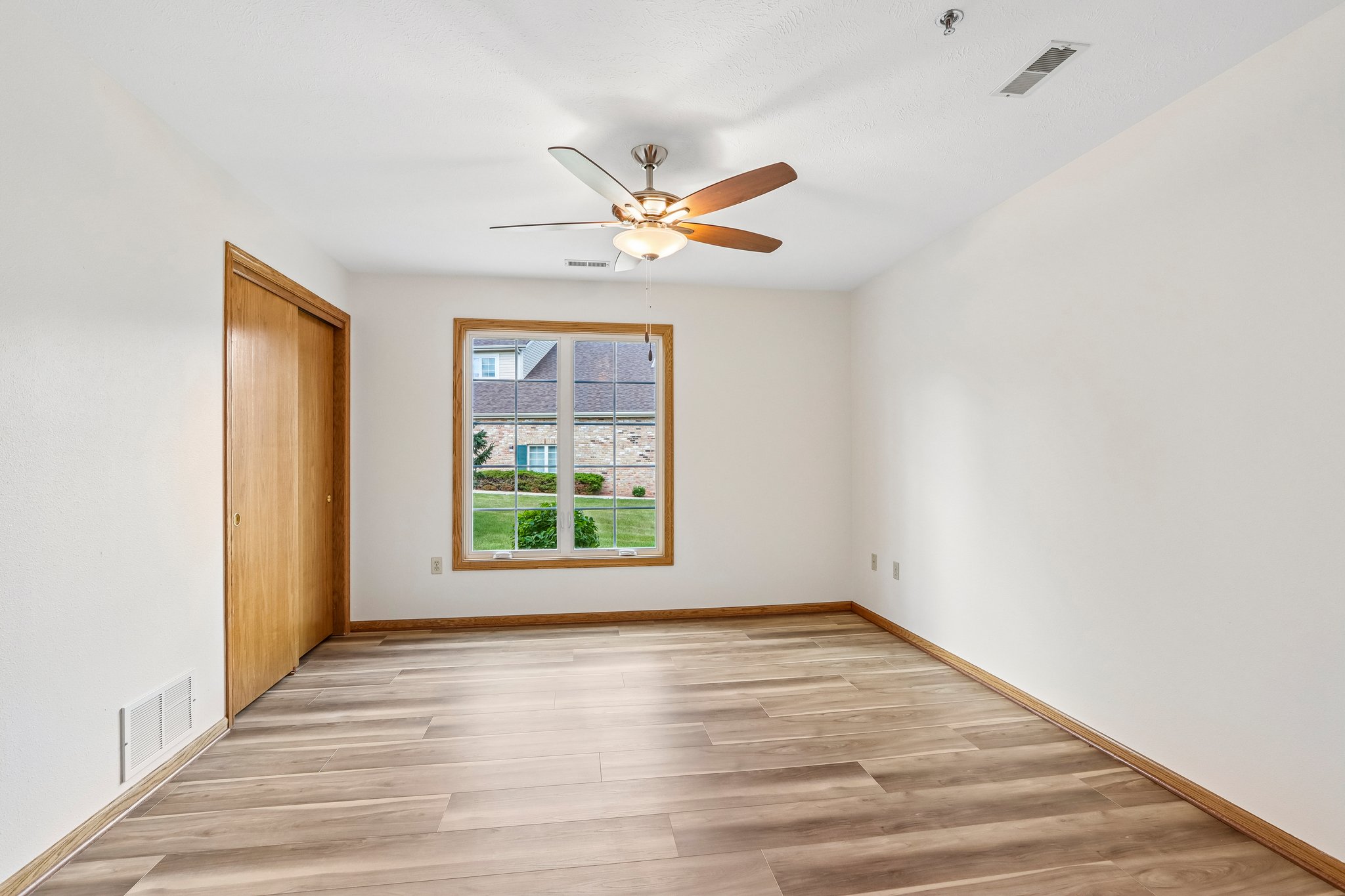 S 124th St-S0408-027.jpg