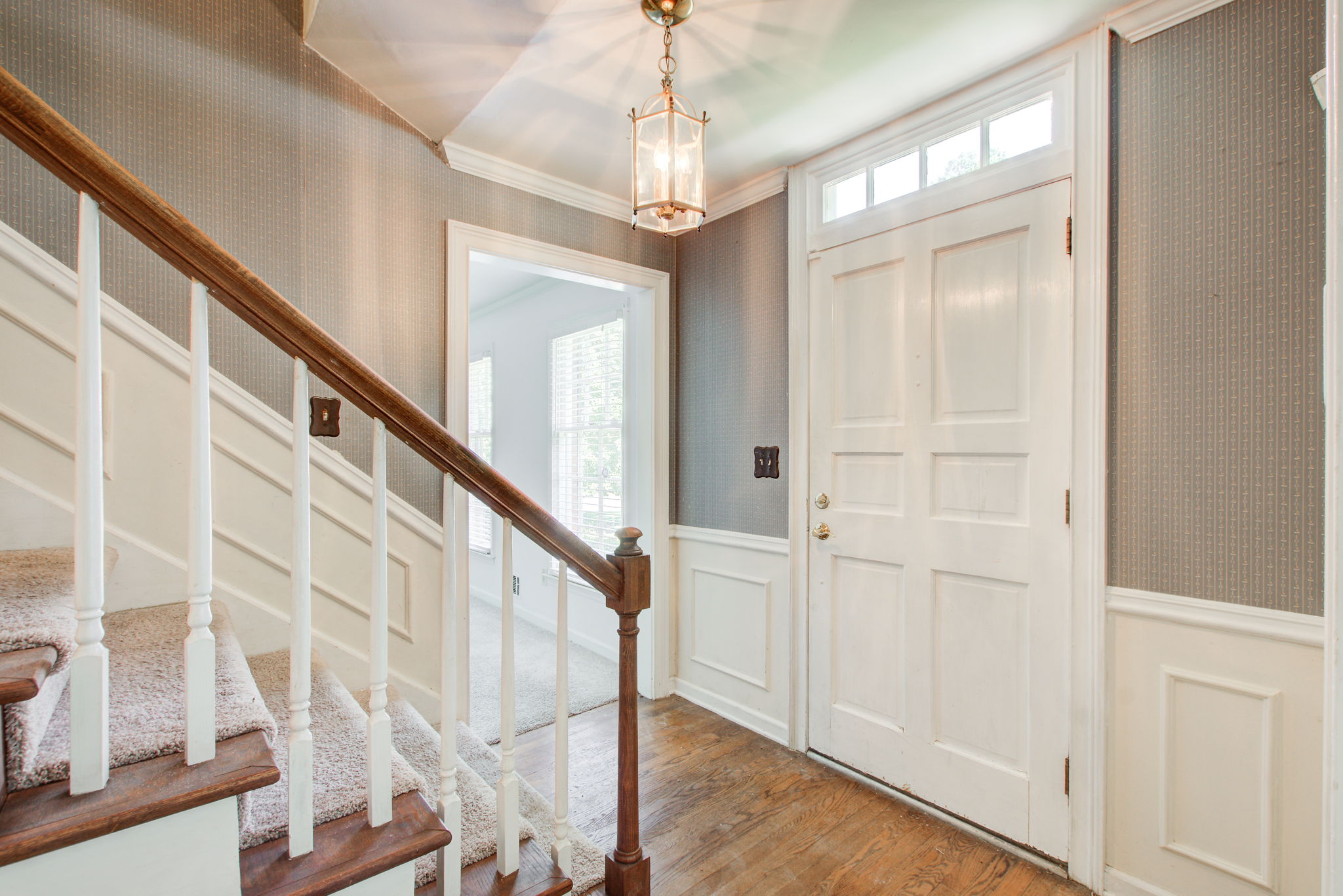 4 Entryway w Formal Living Room