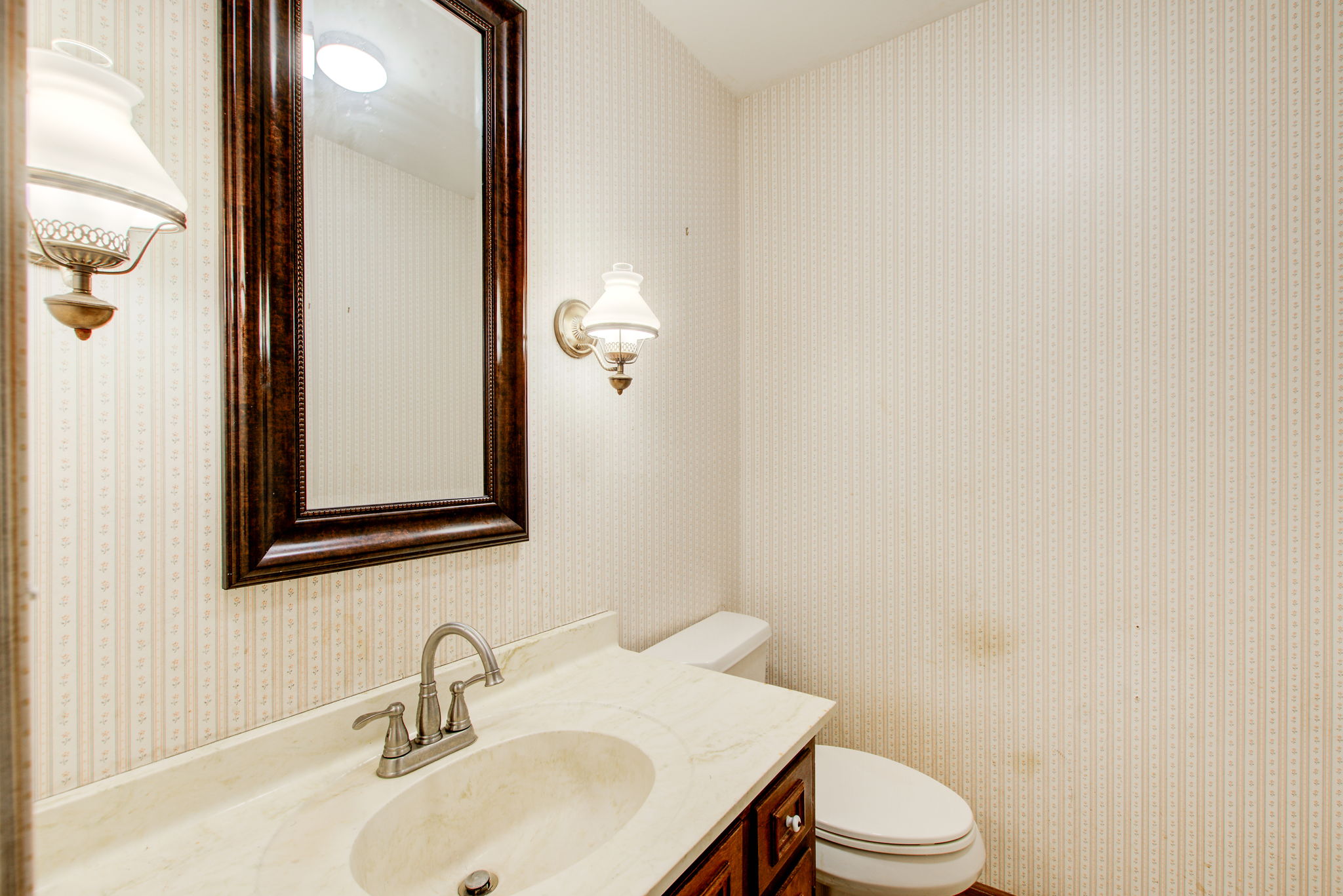 8 Powder Room
