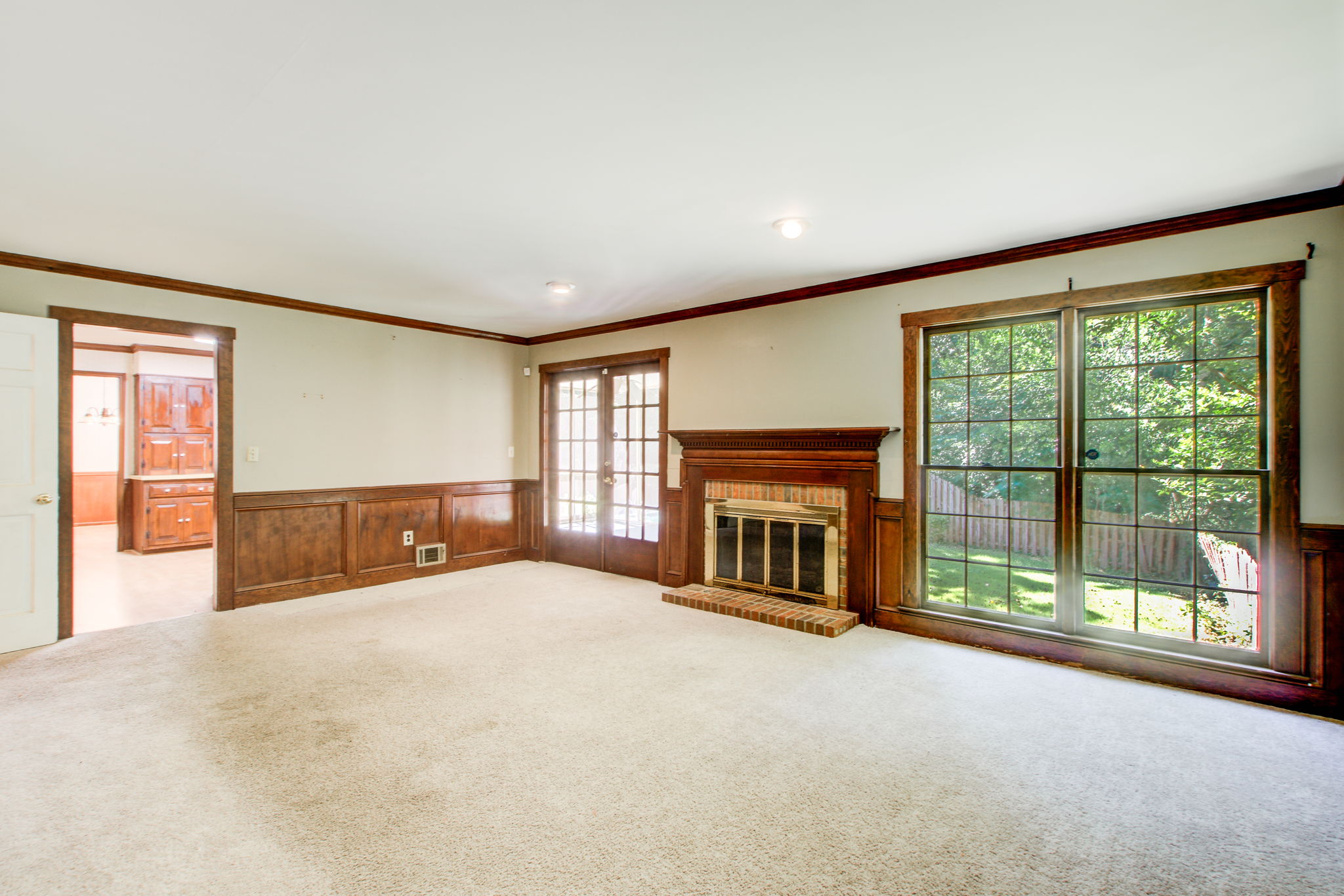 10 Living Room B w Kitchen + Sunporch Walkout