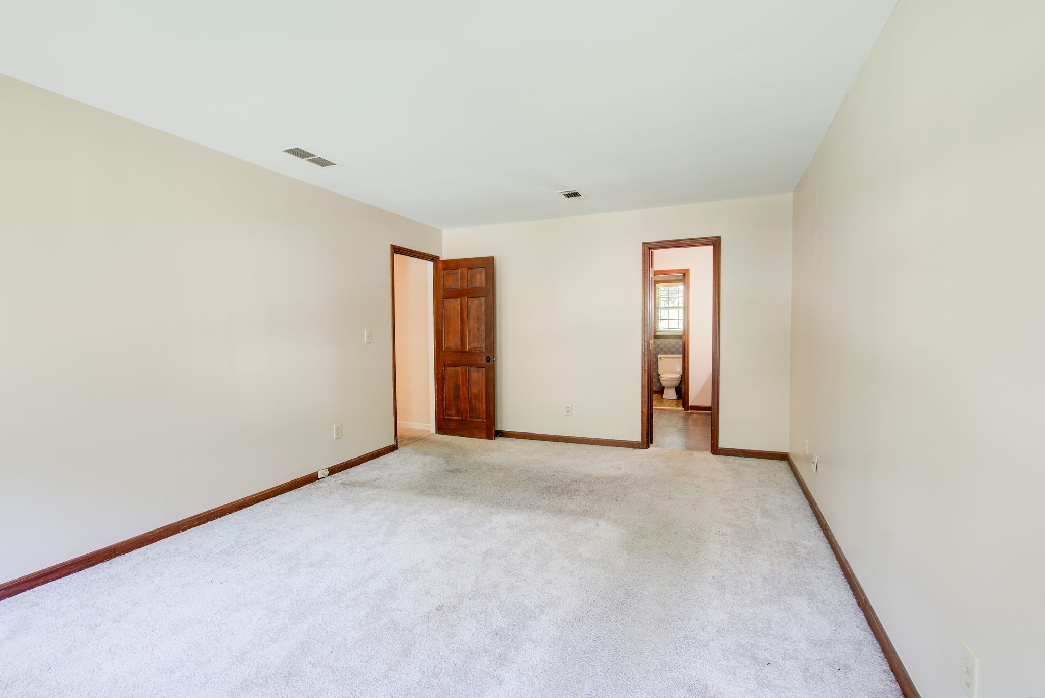 24 Main BR B w En Suite View