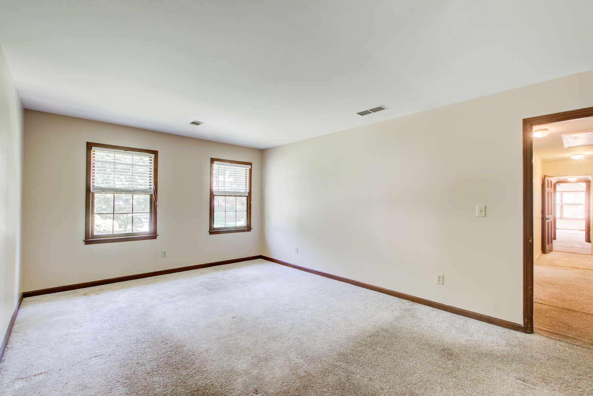 29 Main BR C w Hallway