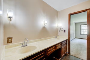 28 Main BR En Suite D Vanity w BR View
