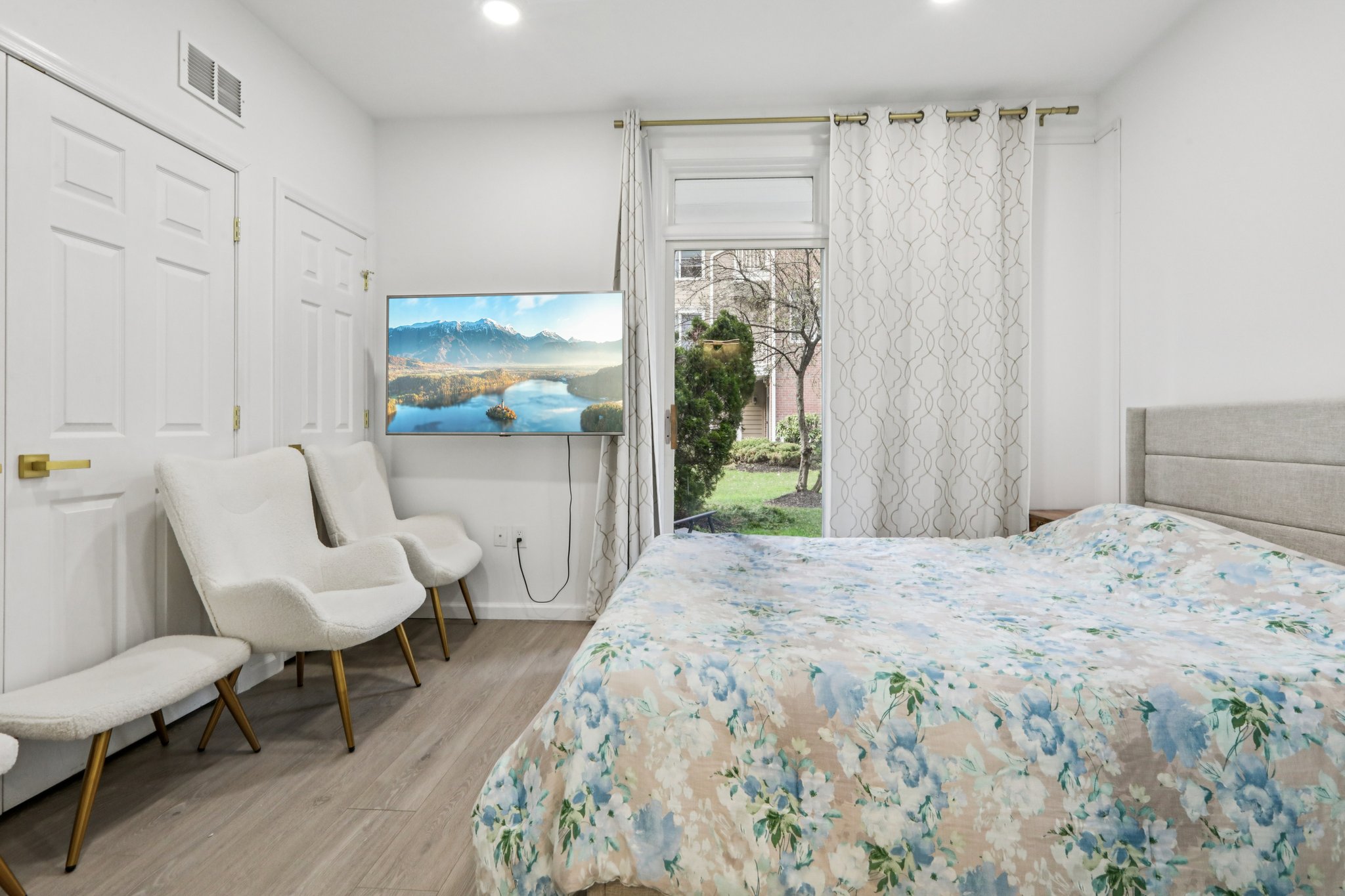 Buffalo Ct-S0204-033.jpg