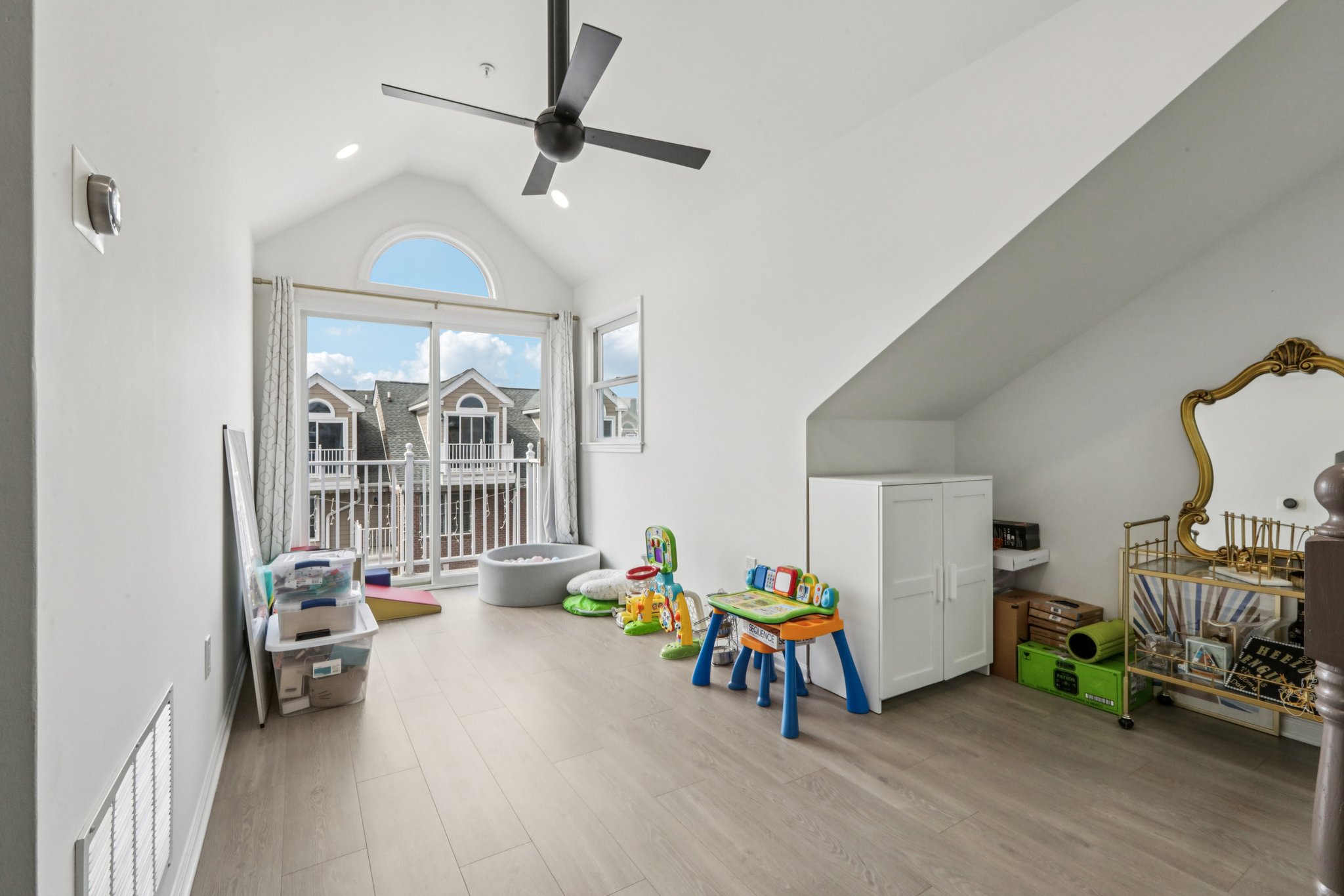 Buffalo Ct-S0204-064.jpg