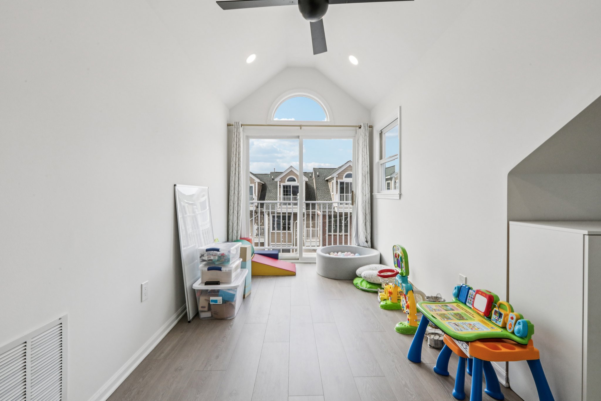 Buffalo Ct-S0204-065.jpg