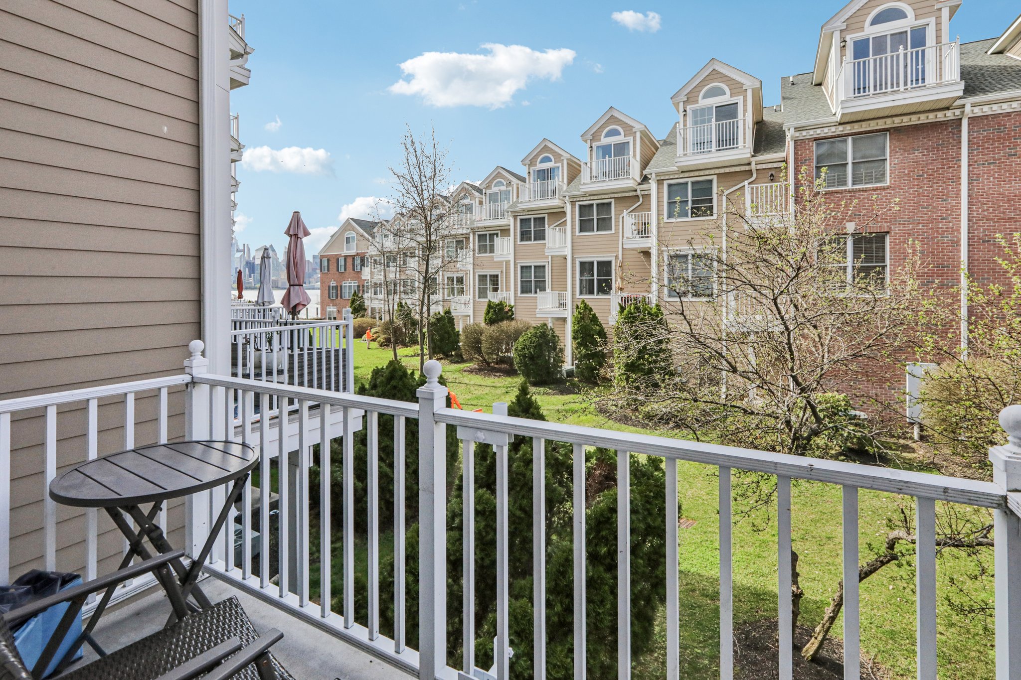 Buffalo Ct-S0204-068.jpg