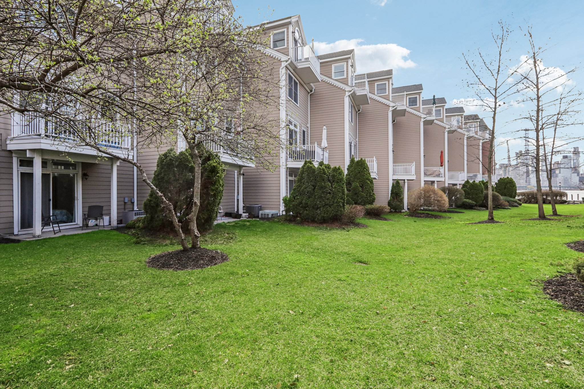 Buffalo Ct-S0204-072.jpg