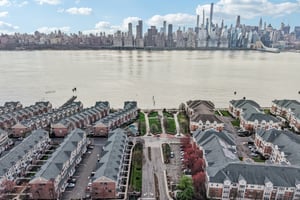 Buffalo Ct-S0204-083.jpg