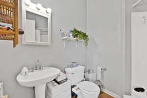 458 N Paulina St_023
