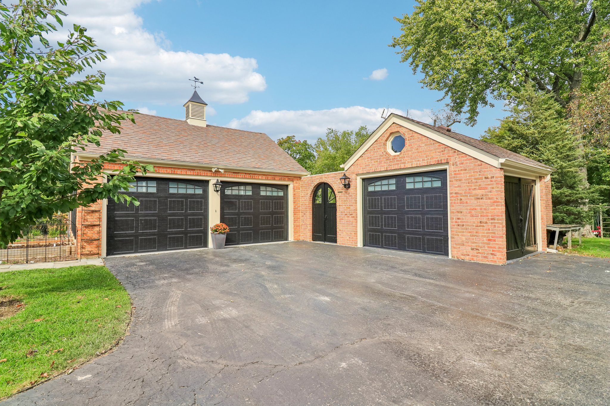 Pinewoods Dr-S1010-007.jpg