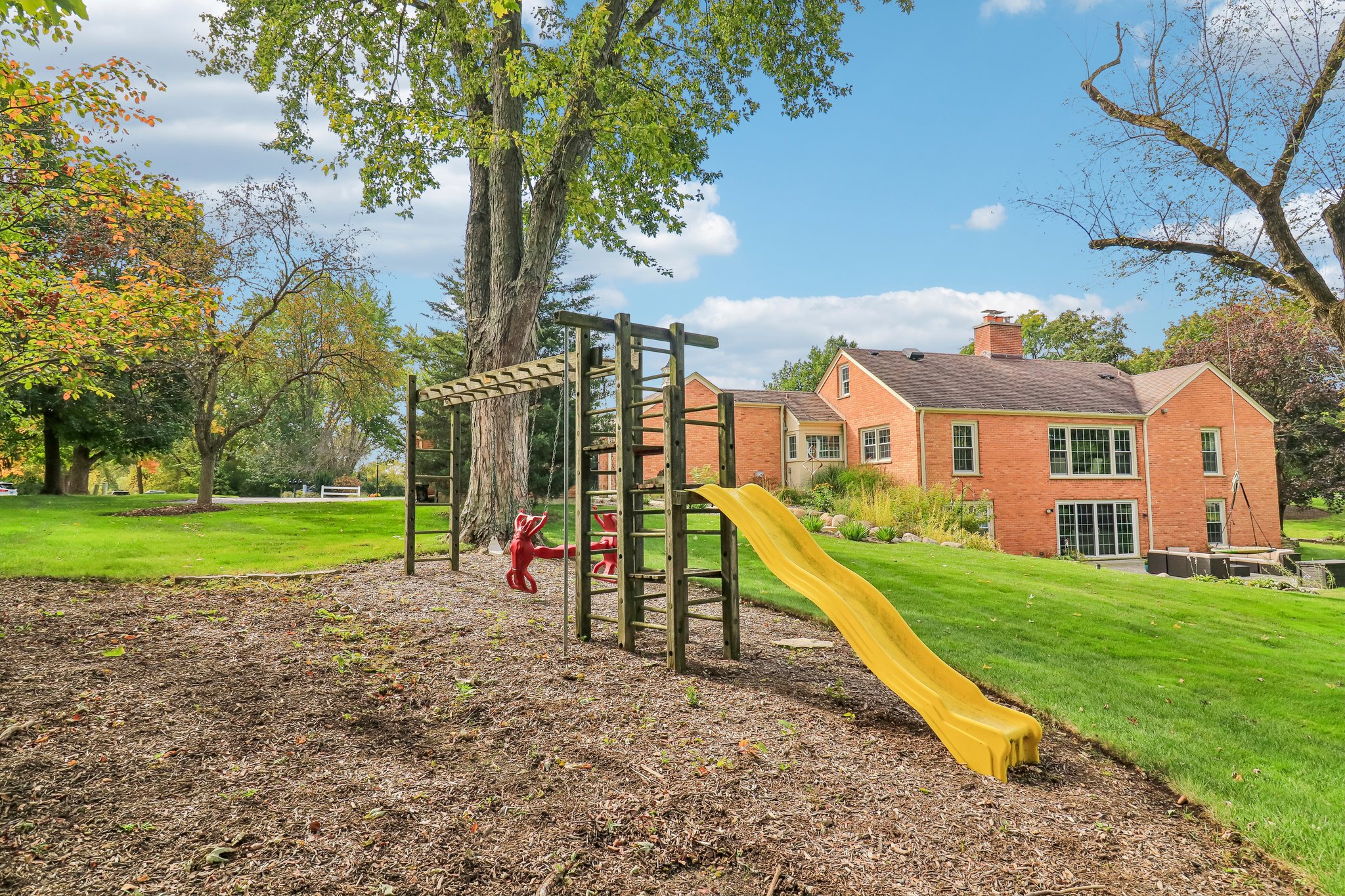 Pinewoods Dr-S1010-056.jpg
